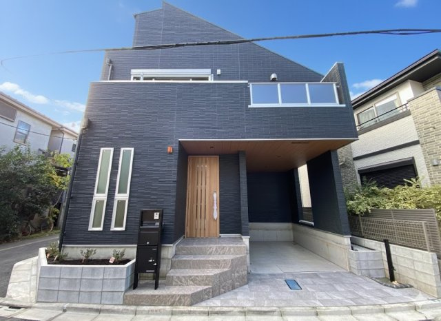 杉並区和泉1丁目 限定1棟の外観パース|開放感あふれる角地の整形地
光と風を享受する心地よい立地です
イラストは図面を基に起こしたもので実際のものとは多少異なる場合がございま