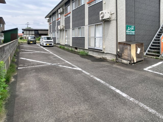 エトワール千歳の駐車場