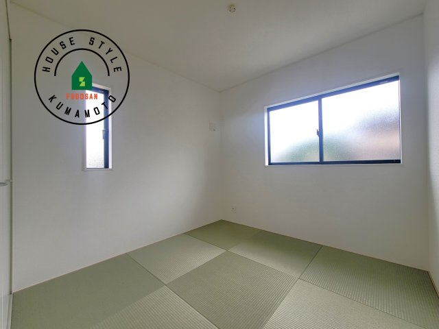 熊本市南区野田2丁目第1-3棟（1号棟）の和室|和室を上手に活用すると暮らし方の幅が広がります。例えば普段は開け放して、子供の小さいうちはお昼寝や遊びのスペースに。畳はソフトなので転んでもケガをしにくく安心です