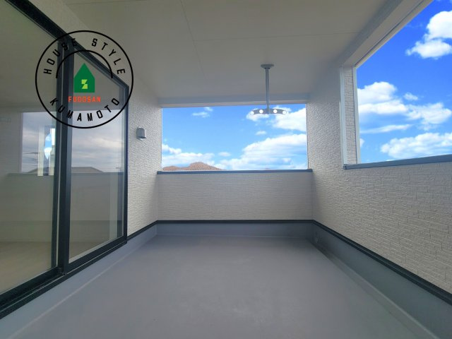 熊本市南区野田2丁目第1-3棟（2号棟）のバルコニー|バルコニーに自分のこだわりをもたせる。120％自由自在のバルコニー。もちろんお洗濯物を干す、ゴミを一時保管するなどもおまかせください。バルコニーを多目的スペースとして考えてみましょう。