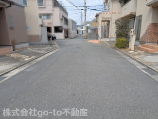 【前面道路含む現地写真】