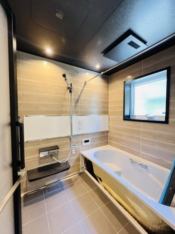 海と山と。自然の中で暮らす家in逗子久木の浴室|1620サイズのお風呂