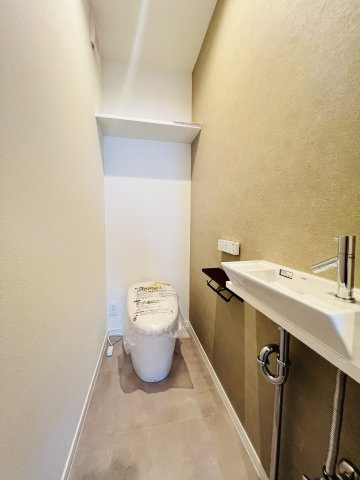 海と山と。自然の中で暮らす家in逗子久木のトイレ