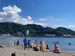 海と山と。自然の中で暮らす家in逗子久木の周辺|逗子海水浴場も車で10分程、海も山も楽しめる環境です。