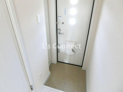 【玄関】 | Bonheur | 背の高い下駄箱には鏡付きで身だしなみチェック。