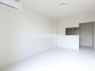 【内装】 | Bonheur | 明るい色合いの内装です。