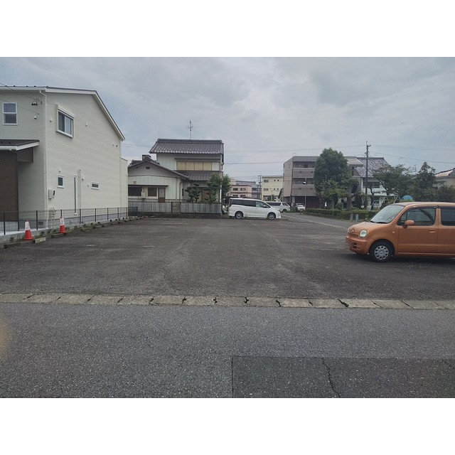 パークサイド蝉丸の駐車場