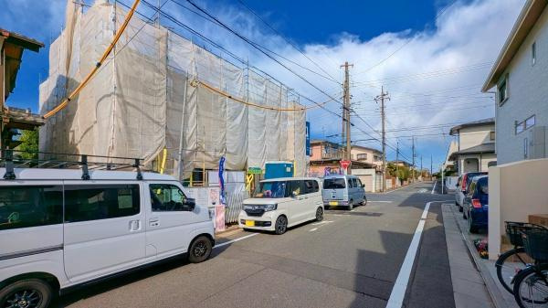 横浜市緑区東本郷２丁目の新築一戸建の前面道路含む現地写真|現在建築中の為、同仕様物件のご案内をさせて頂きます。
お車でご自宅まで送迎承ります。