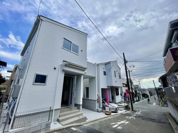 横浜市港南区港南２丁目の新築一戸建の前面道路含む現地写真|周辺環境も合わせてご案内させて頂きます！
お気軽にお問い合わせ下さい！