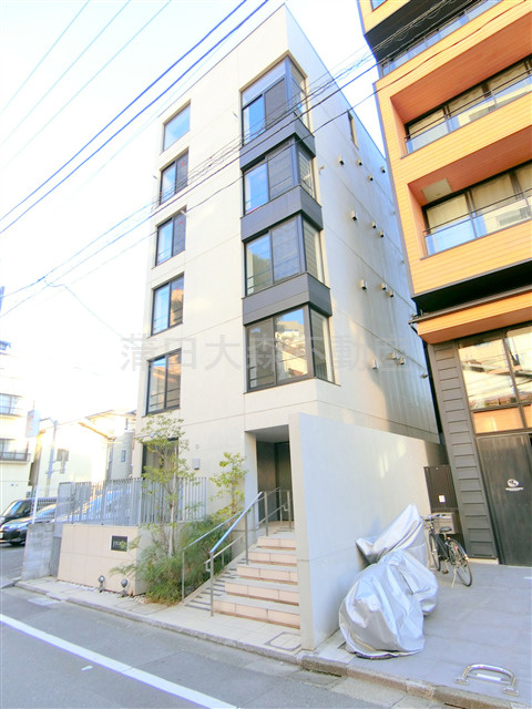 エマーレ蒲田の外観|　2016年11月築　　RC鉄筋コンクリート造地上6階地下1階建て　総戸数14戸
東京都大田区蒲田4丁目　京浜東北線蒲田駅徒歩7分、京急本線京急蒲田駅徒歩4分