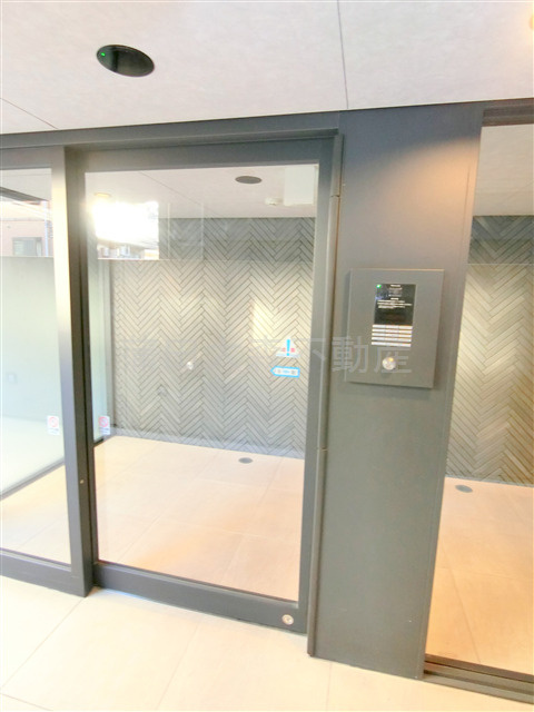 エマーレ蒲田のエントランス