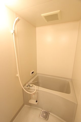 ドミール栄の浴室|参考写真です。現況優先。