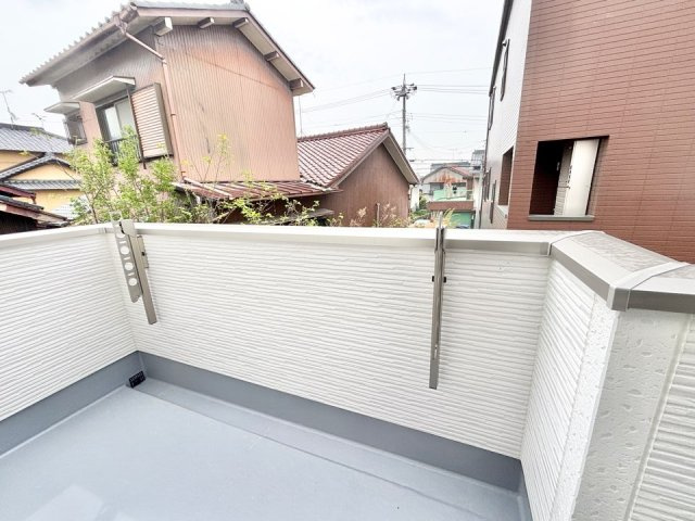 ファーストタウン第2南区松城町　全3棟　新築戸建のバルコニー