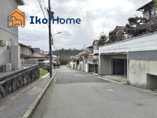 神戸市西区富士見が丘2丁目　土地の周辺|●年中無休：当日予約可●前面道路南東側広く幅員約8mございますのでお車の出し入れも安心です。