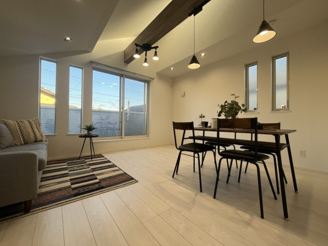 杉並区下井草三丁目戸建の居間・リビング