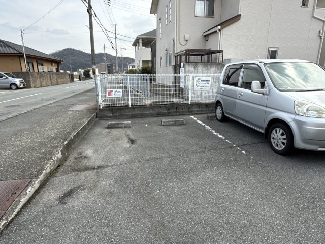 ロジュマン　ドゥ　クールの駐車場