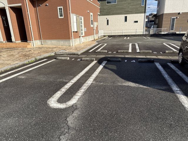 グレイスフル弐番館の駐車場