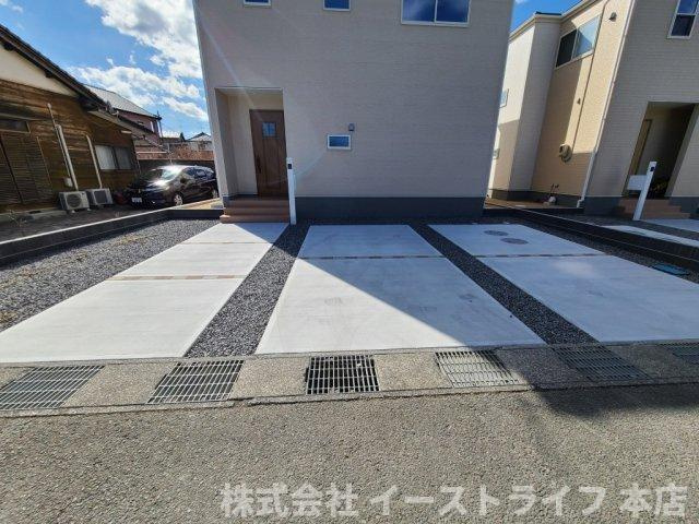 【新築戸建】　いわき市平赤井1期　最終1棟の駐車場|3号棟写真　舗装されたカースペースです。3台駐車可能です（車種による）
