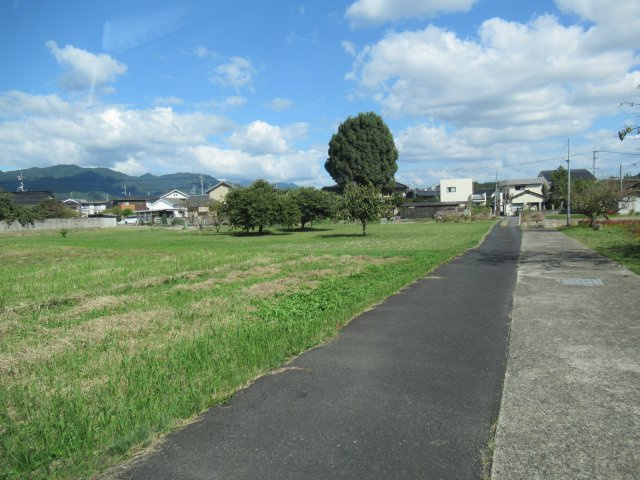 津山市一宮　売地376坪の前面道路含む現地写真