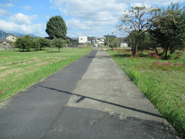 津山市一宮　売地376坪の前面道路含む現地写真
