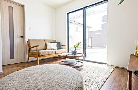 フォレクス皆春7　A棟の居間・リビング|※施工事例写真