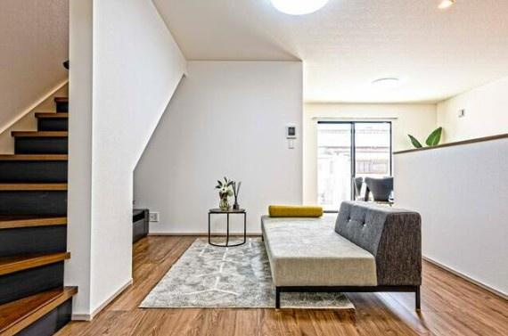 フォレクス皆春7　A棟の居間・リビング|※施工事例写真