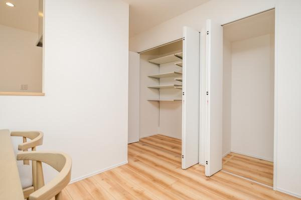 政所　中古の収納|日用品のストックや掃除道具など色々保管できますね！