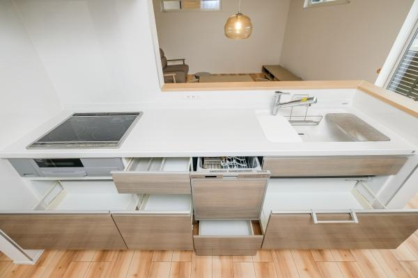 政所　中古のキッチン|収納充実のキッチン
