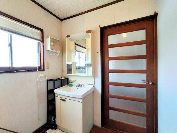 臼杵市井村塩入　中古の独立洗面台|2024年12月撮影