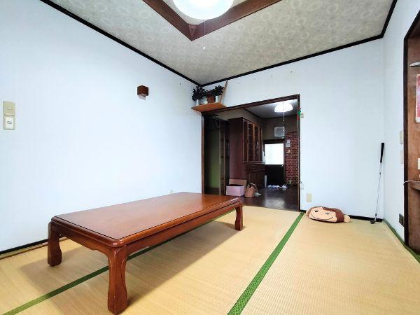 臼杵市井村塩入　中古の居間・リビング|ご家族でゆっくりくつろげる広々リビング♪