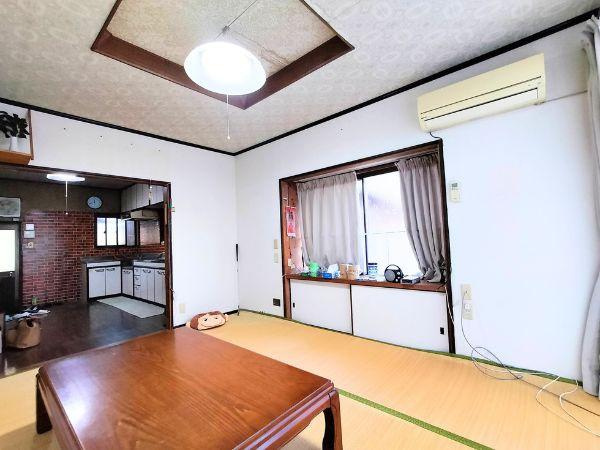 臼杵市井村塩入　中古の居間・リビング|2024年12月撮影