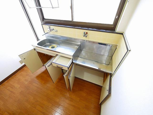 シャトリエ住吉のキッチン|コンパクトなキッチンで掃除もラクラク