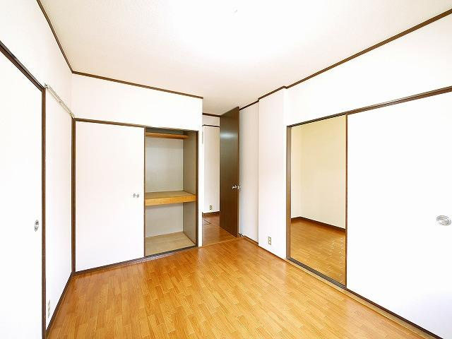 シャトリエ住吉の洋室|使い勝手のいい洋室です