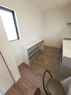 【キッチン】 | 昭和町河東中島 オール電化新築戸建 常永駅徒歩2分 車4台可 | 後で買うと高額なキッチン背面キャビネットが標準取付済み