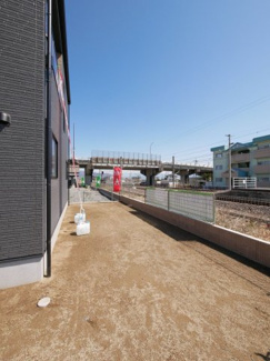 【庭】 | 昭和町河東中島 オール電化新築戸建 常永駅徒歩2分 車4台可 | 南側のお庭　すぐ南は身延線ですが、列車の音は殆ど気になりません。