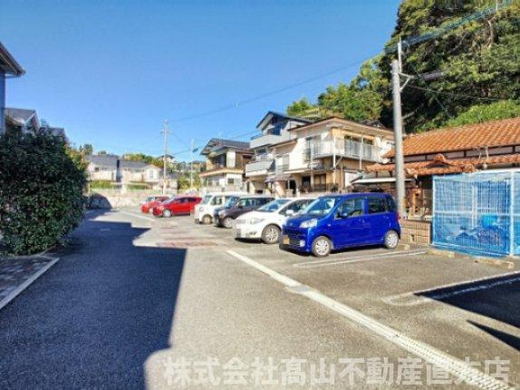 エヴァーグリーンＩの駐車場