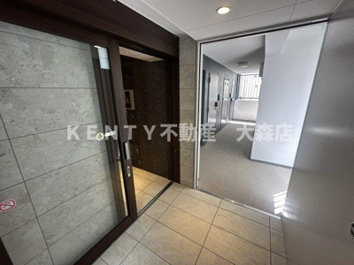 【エントランス】 | アーバングレース | 清潔なエントランスです