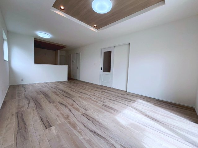 沖縄市古謝1丁目　全2棟　1号棟の居間・リビング|LDK18帖