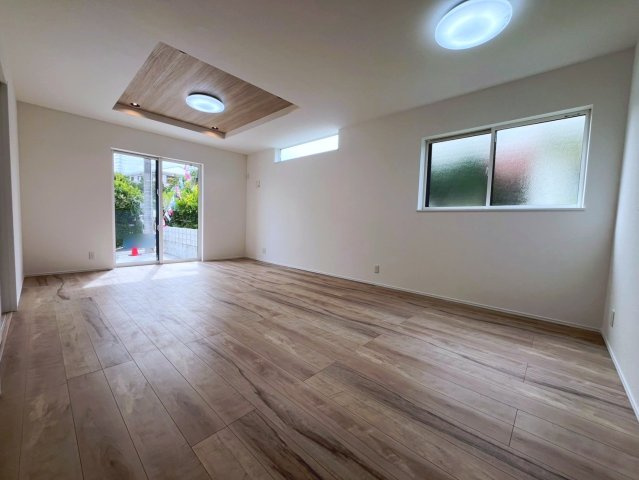 沖縄市古謝1丁目　全2棟　1号棟の居間・リビング|LDK18帖