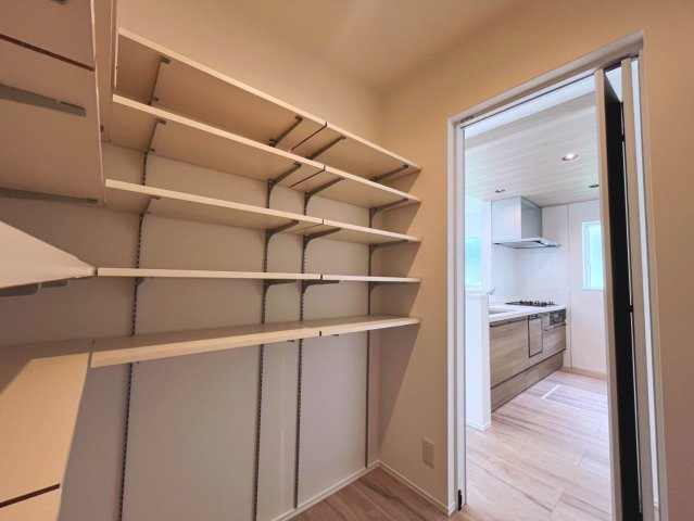 沖縄市古謝1丁目　全2棟　1号棟の収納|パントリー