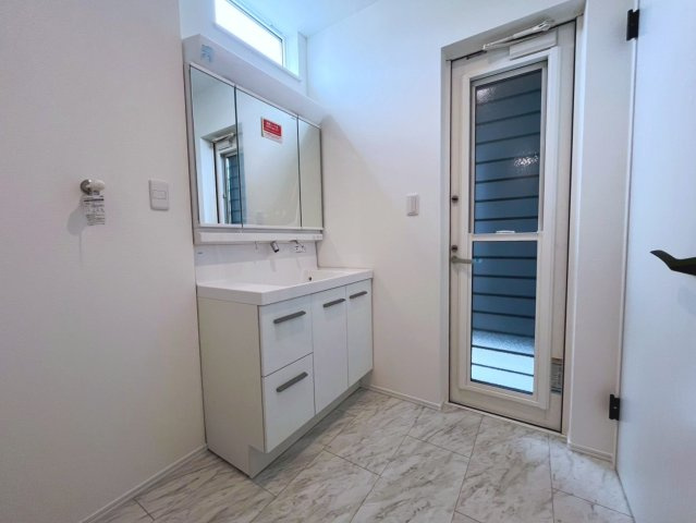 沖縄市古謝1丁目　全2棟　1号棟の独立洗面台