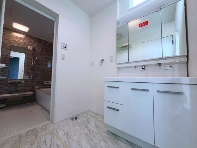 沖縄市古謝1丁目　全2棟　1号棟の洗面所