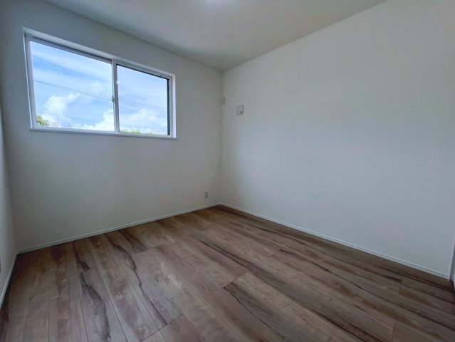 沖縄市古謝1丁目　全2棟　1号棟の洋室|5帖