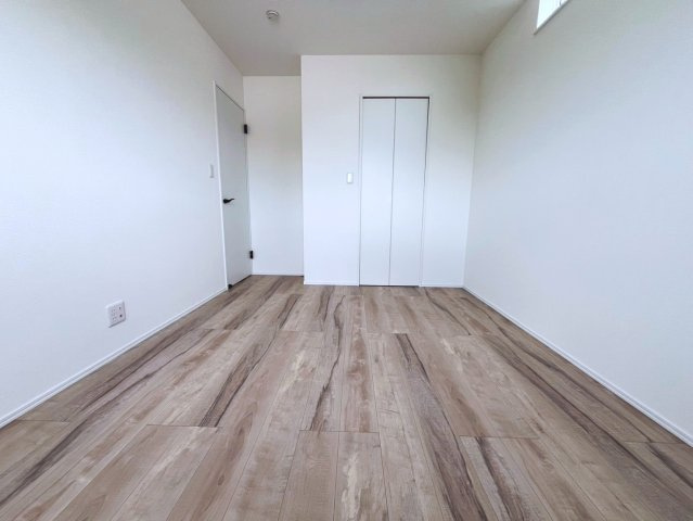 沖縄市古謝1丁目　全2棟　1号棟の洋室|6.2帖