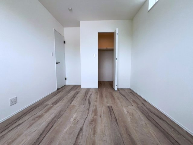 沖縄市古謝1丁目　全2棟　1号棟の洋室|6.2帖