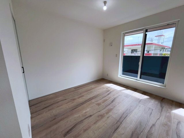 沖縄市古謝1丁目　全2棟　1号棟の洋室|11.7帖