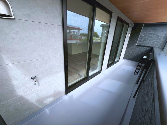 沖縄市古謝1丁目　全2棟　1号棟のバルコニー