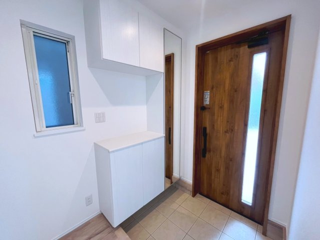 沖縄市古謝1丁目　全2棟　1号棟の玄関