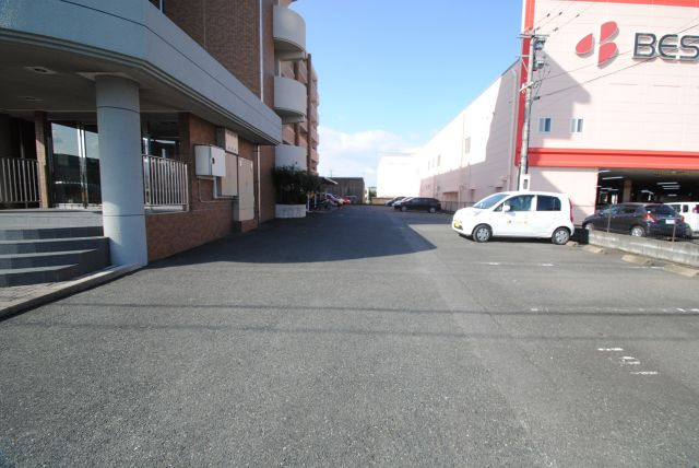 サンライズ東合川の駐車場