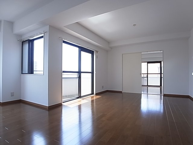 神戸市須磨区南町１丁目の賃貸マンションの居間・リビング